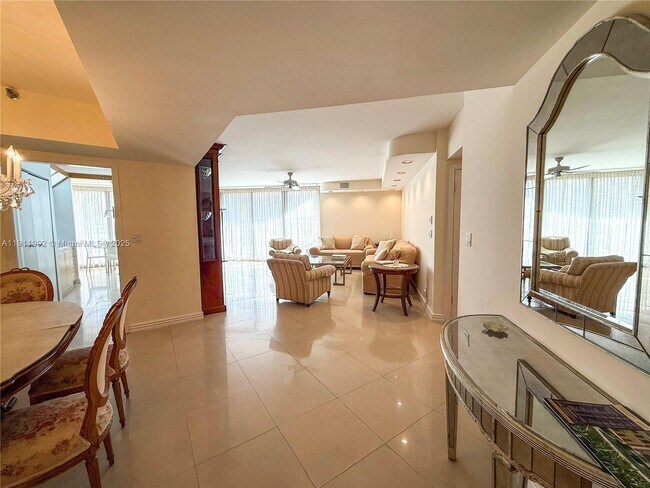 Photo - 19667 Turnberry Way Unidad 5B