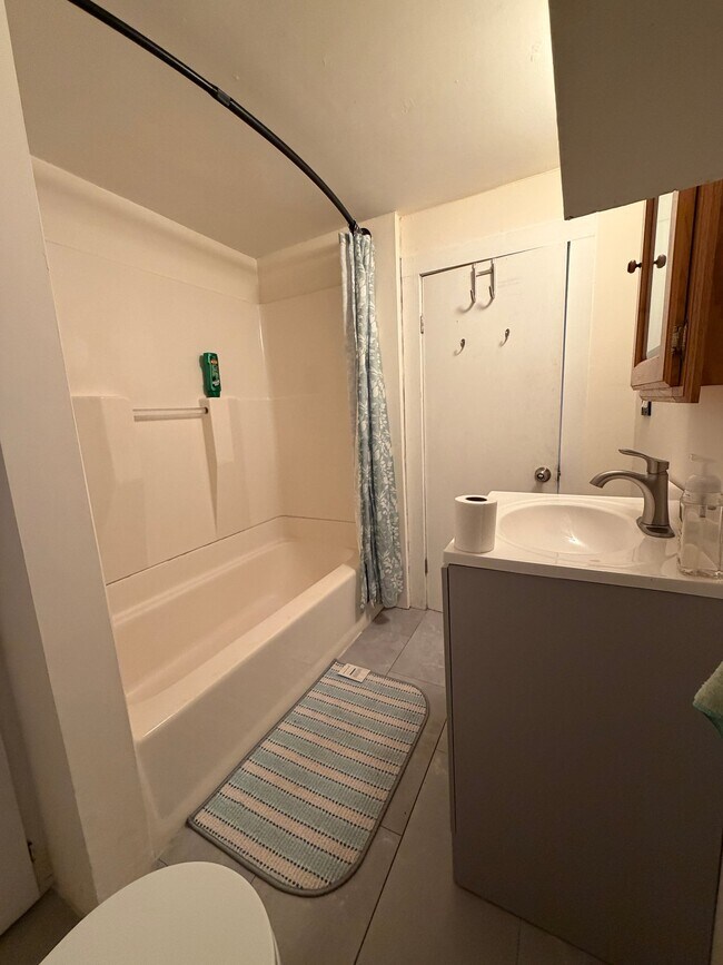 108 5th St Unit 1/2