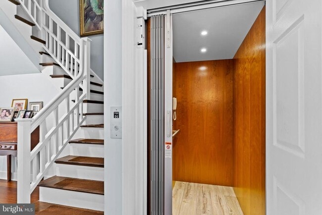 Building Photo - 543 Bridgeview Dr