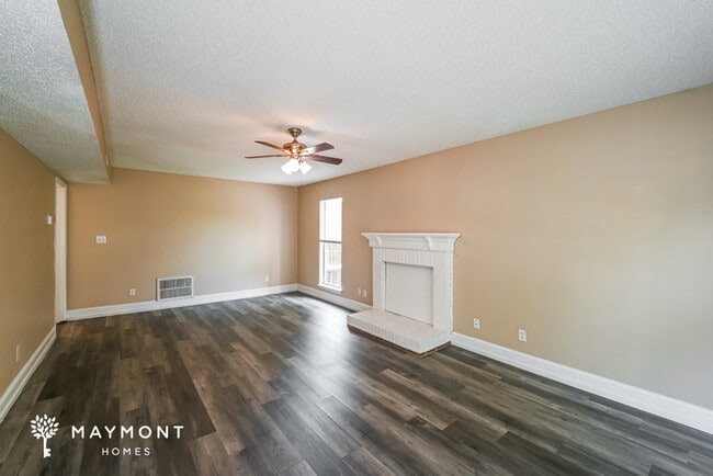 13715 Dealtry Ln