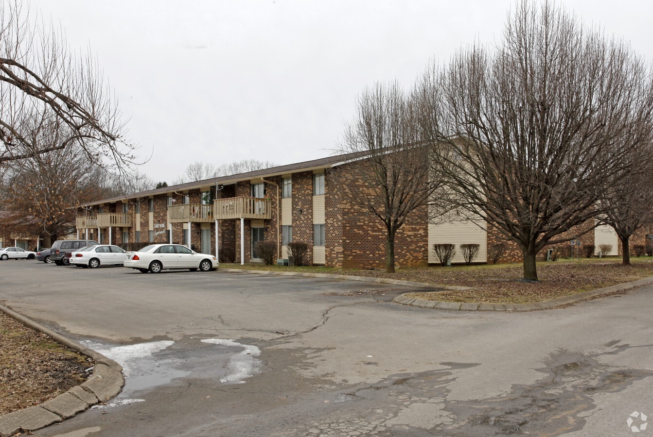 Cedarwood Apartments - Cedarwood Apartments