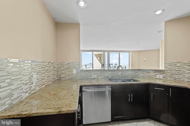 Building Photo - 100 Harborview Dr Unit 1014 Rental