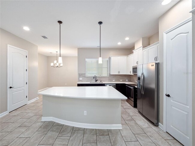 Photo - 1442 Resolute St