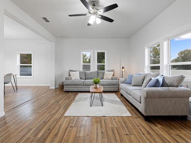 Photo - 611 Cherry St