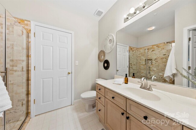 Photo - 921 Northeast Dr