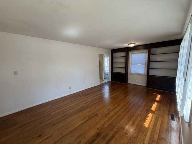 Photo - 1008 W Arlington Blvd