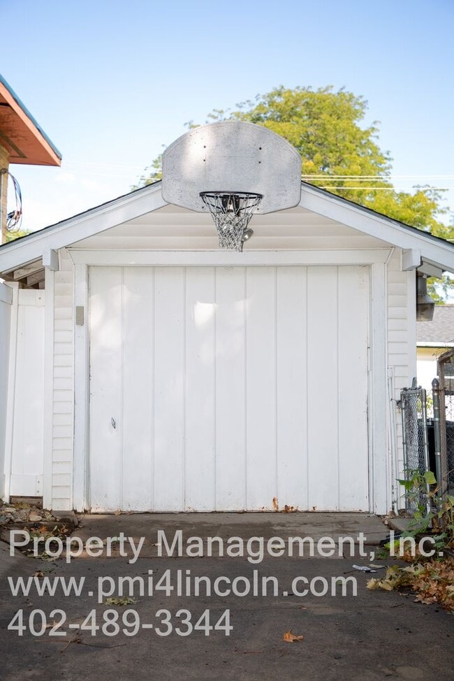 Photo - 3 Bedroom 1.5 Bath Charming Home