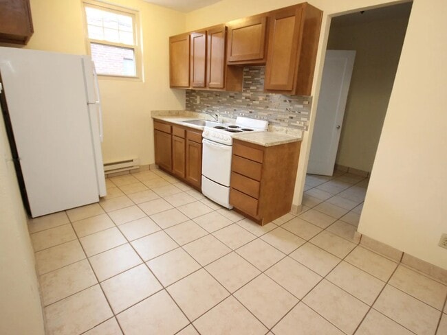 Photo - LONDON TERRACE APARTMENTS -- 014