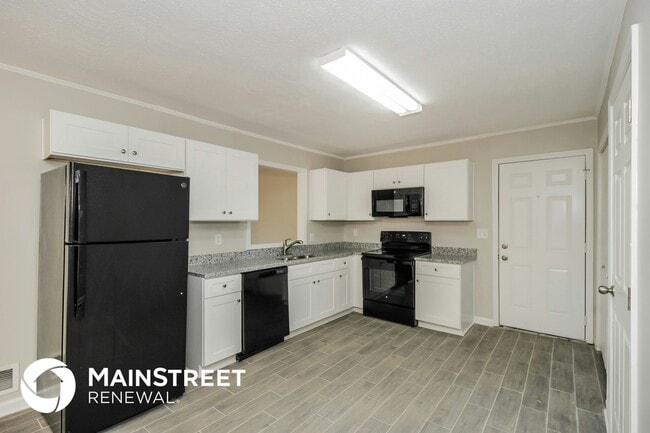 Photo - 33 Skyline Dr SE