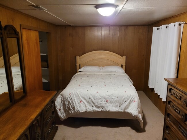 Building Photo - 11727 Harrisburg Rd Unit BR3 Front Middle Bedroom with large closet Rental