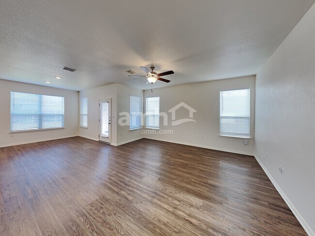 Photo - 2719 Spencebrook