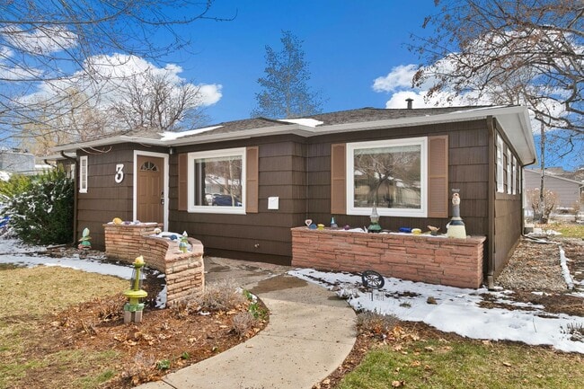 Building Photo - Charming Lake Loveland Ranch - Cozy Comfort & Unbeatable Location!