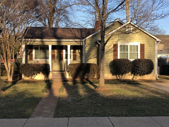 Photo - 2503 Pansy St SW