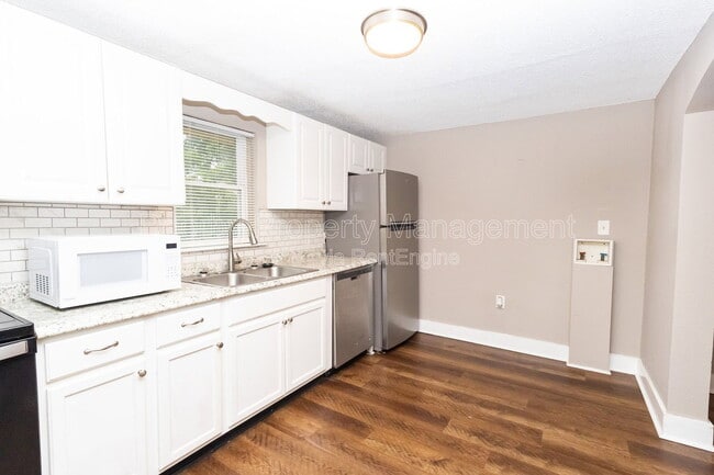 Photo - 403 Warren St