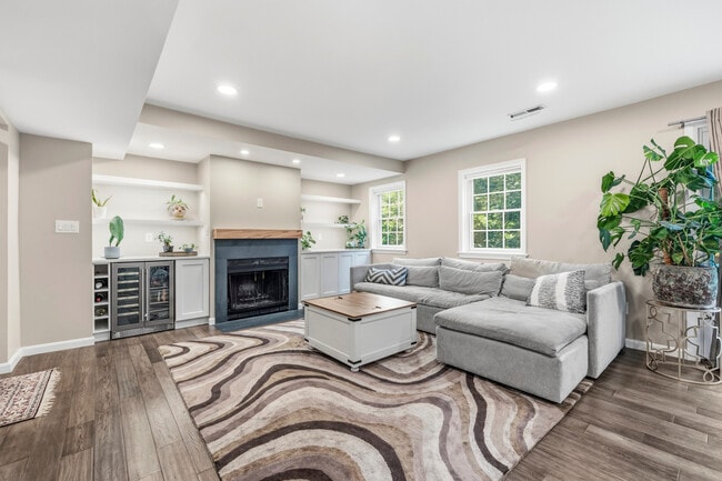 Photo - 4880 Chevy Chase Dr
