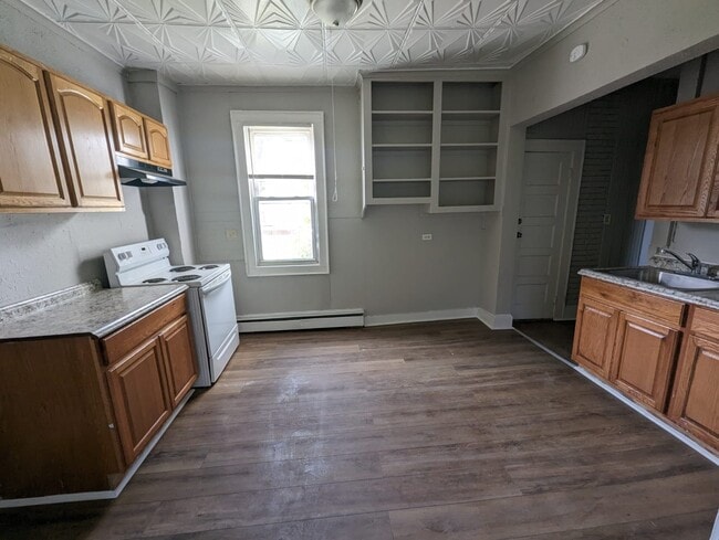 Building Photo - 355 Goodrich St Unit 2