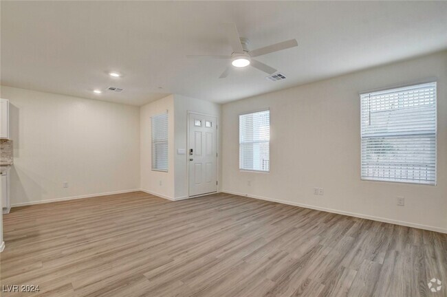 Building Photo - 6927 Stafford Hl St Rental