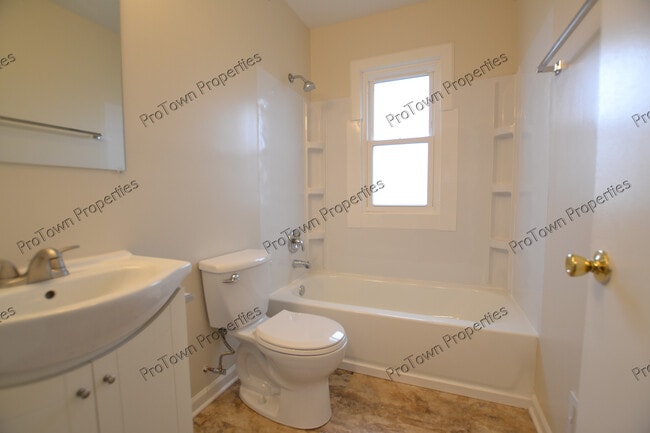 Photo - 205 Algonquin St