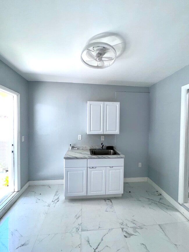 Photo - 20134 W Lake Dr Unidad Remodeled Efficiency