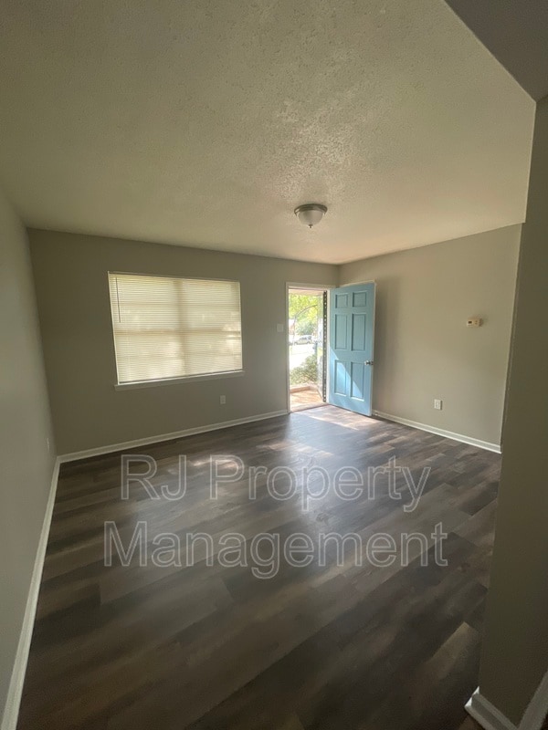 Photo - 9154 Haleville St