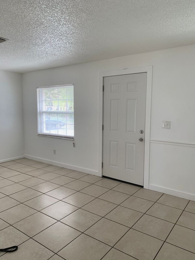 Photo - Vero Beach 2 Bedroom 1 Bath Unit 550-01