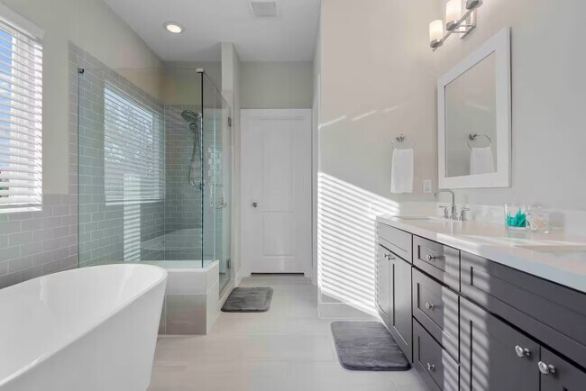 Photo - 4202 Gillespie St