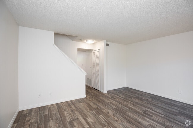 3BR, 2BA - 1,118SF