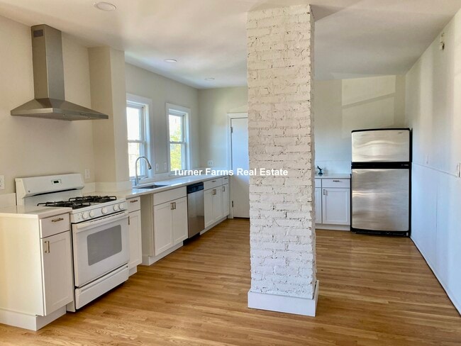 Building Photo - 10 Eliot St Unit 2
