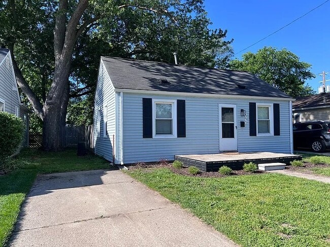 Photo - 555 E Mahan Ave