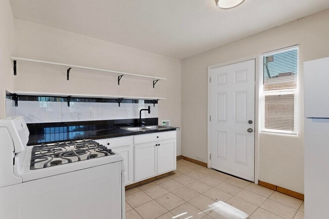 Photo - 540 Cardenas Dr SE Unidad A