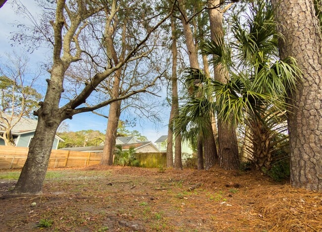 Photo - 836 White Oak Dr Unit B
