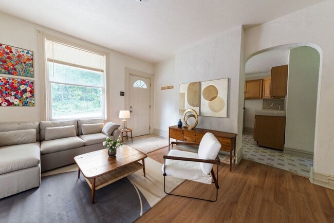 Building Photo - 385 Woodruff St