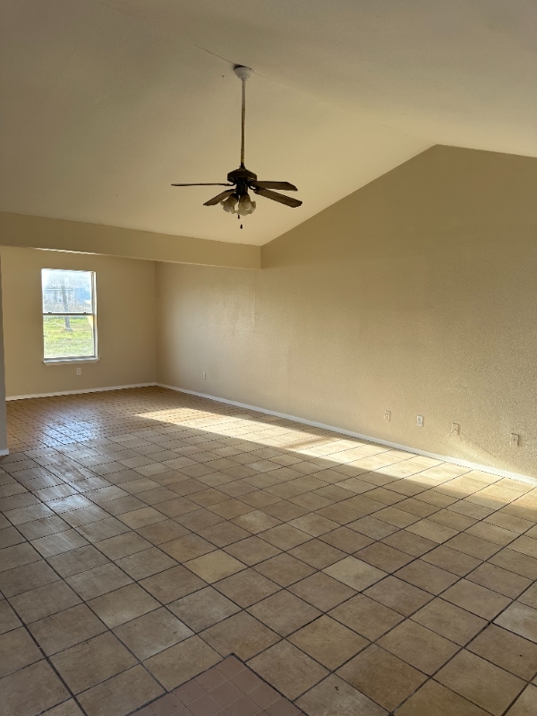 Photo - 897 Petit Rd