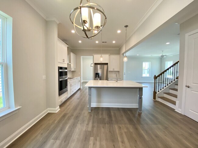 Photo - Luxury Living in Hampton Lake!