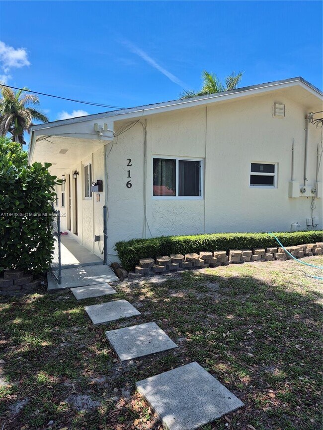 Photo - 216 SW 9th St Unit 2