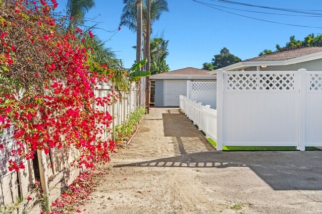 Photo - 306-308 Elm Ave Unidad 865 3rd