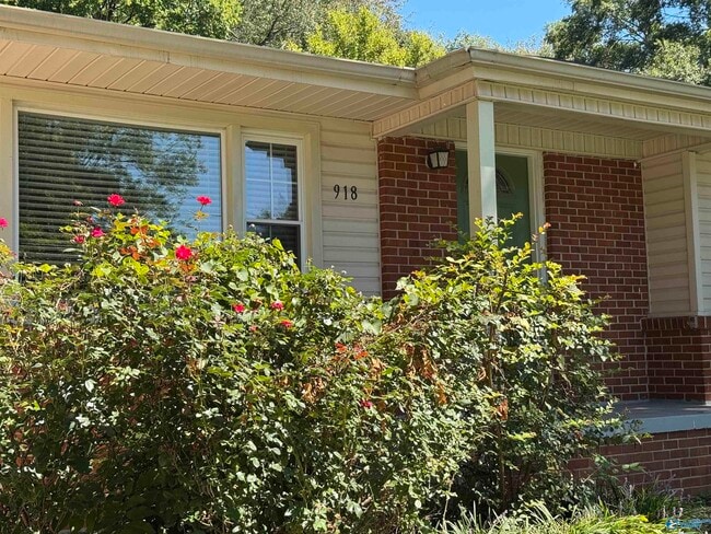 Photo - 918 Woodall Ln NW