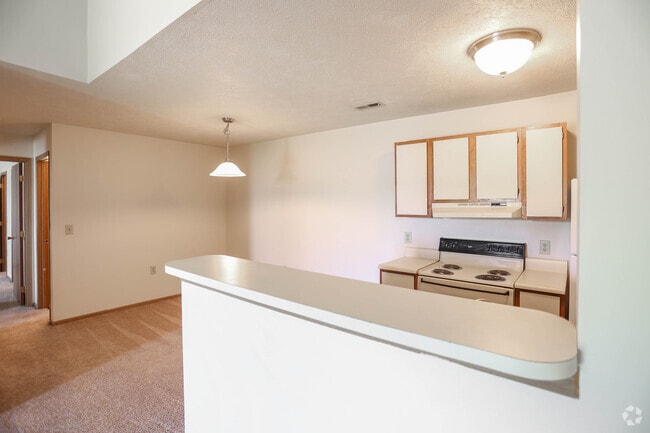 2BR, 2BA - 918SF - Kitchen