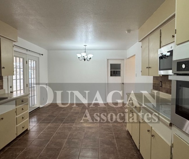 Photo - Pet Friendly!! Updated 3 bed, 1 1/5 Bath.