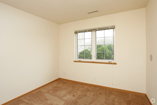 2BR, 1.5BA - 760 SF - Bedroom