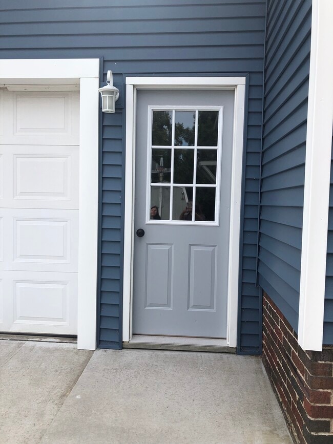 Garage door - 1711 N 19th St Unit 1711 Lower