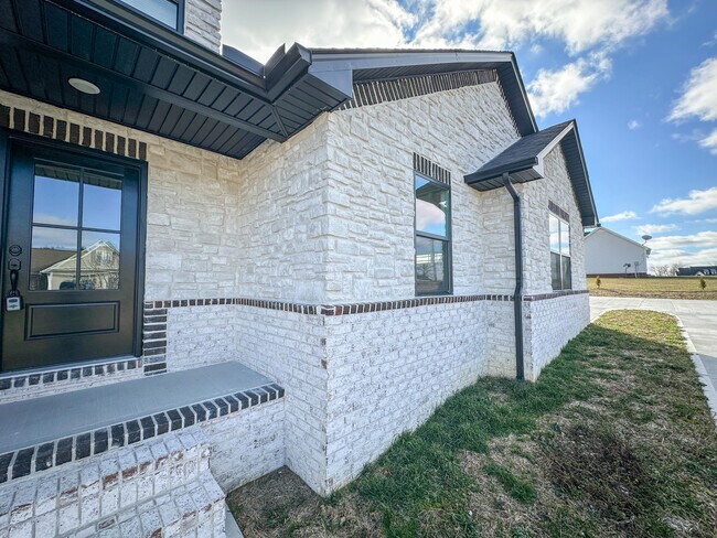 Photo - 46 Caden Ln