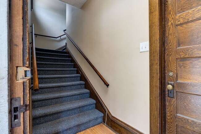 One bedroom downtown living with utilities included!