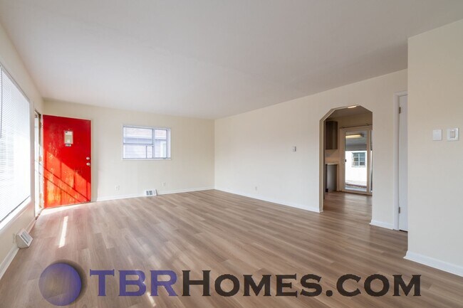 Photo - 1648 Lansing St