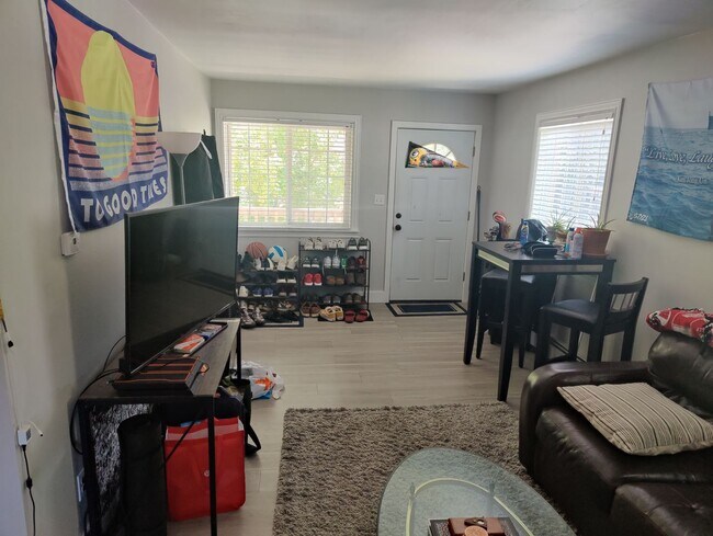 Photo - Cozy 2 bed, 1 bath in Central Boulder. Unit 2401 Walnut Street,  4
