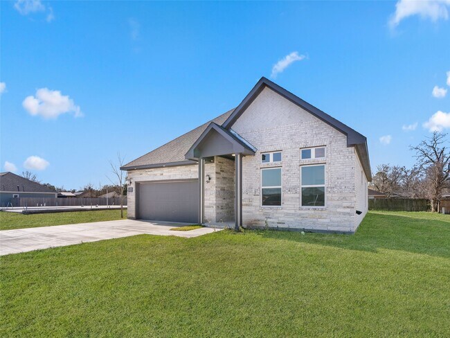 Photo - 209 Silverleaf Rd