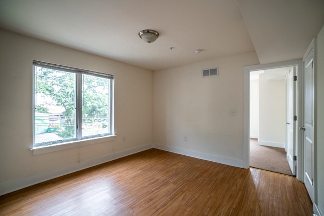 Building Photo - 441 N 32nd St Unit B Rental