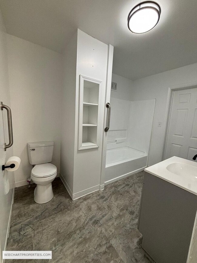 Photo - 933 1/2-933 1/2 W Wayne St Unidad Wayne St 933