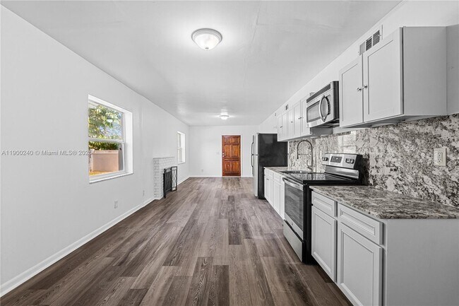 Building Photo - 201 S Biscayne River Dr Unit B