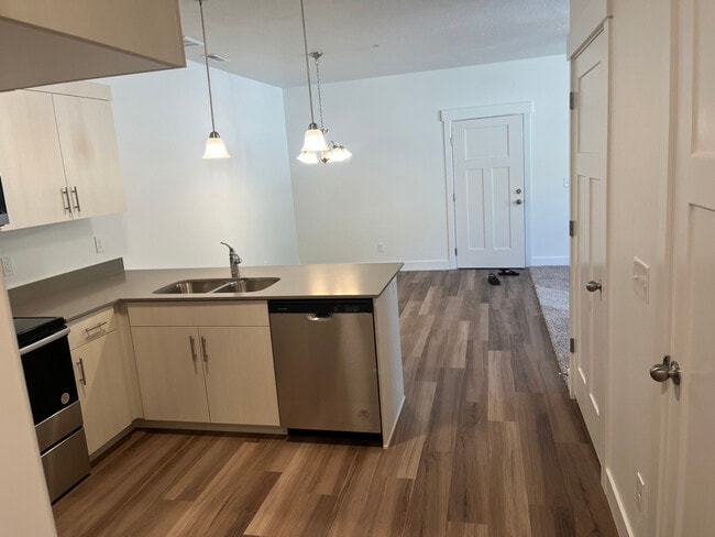 Photo - 710 715 S Unit M201